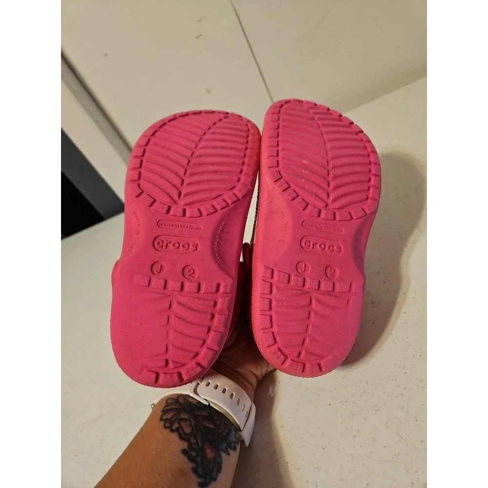 Crocs‎ Sandals Size J-2 Classic Neon Highlighter Pink Kids Crocs